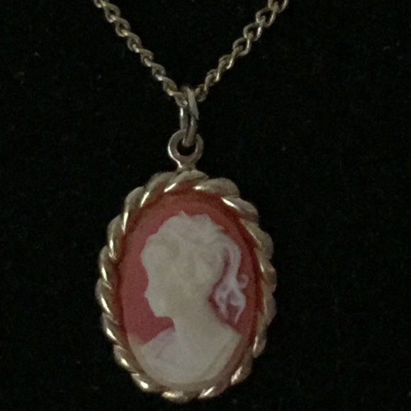 Avon necklace - Picture 1 of 3